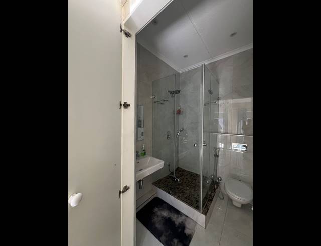 2 BEDROOM APARTMENT TO LET IN ESSENWOOD